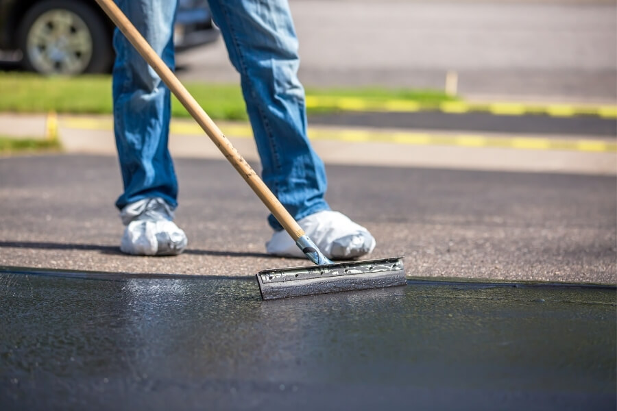 asphalt driveway sealing